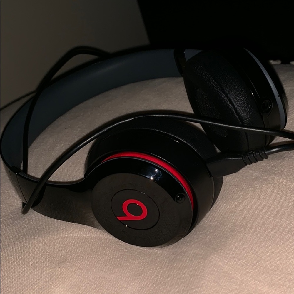 Beats By Dre Headphones- Solo 2